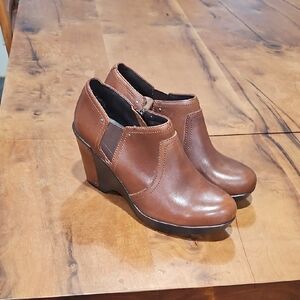 Dansko Brown Leather Wedge Clogs. Sz 41 Nwot
